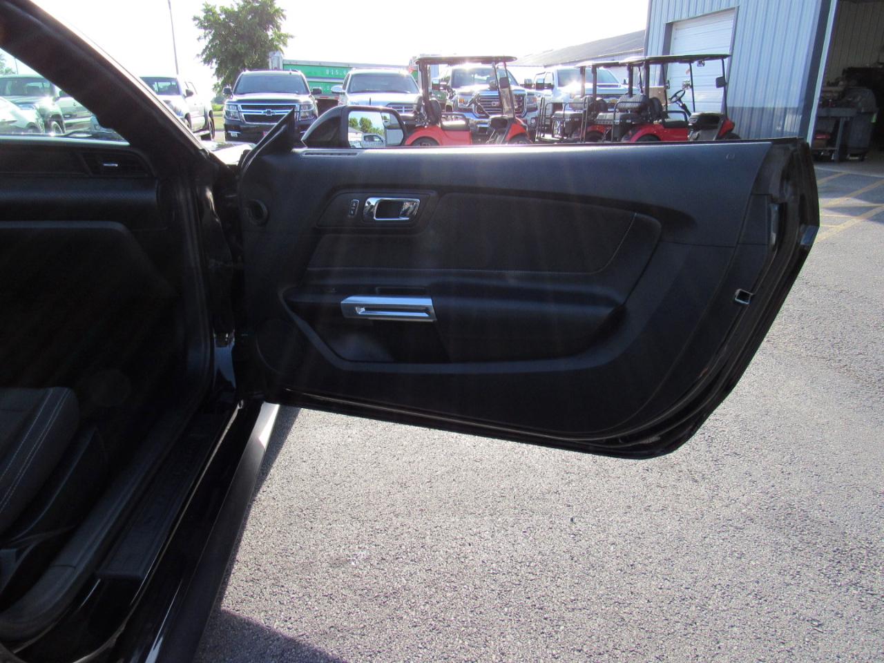Ford Mustang 2dr Conv V6 2016