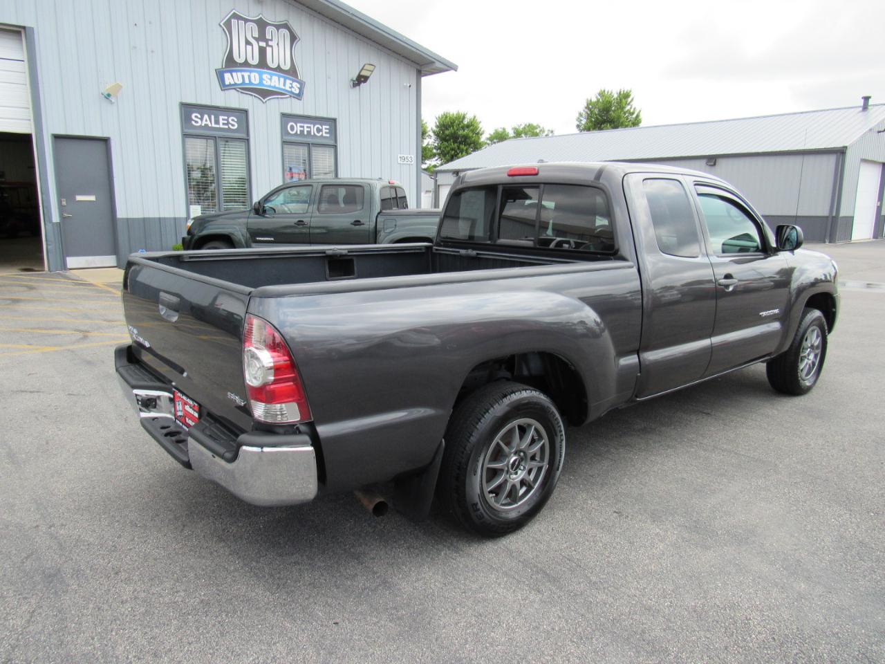 Toyota Tacoma 4WD Access Cab I4 AT SR (Natl) 2010