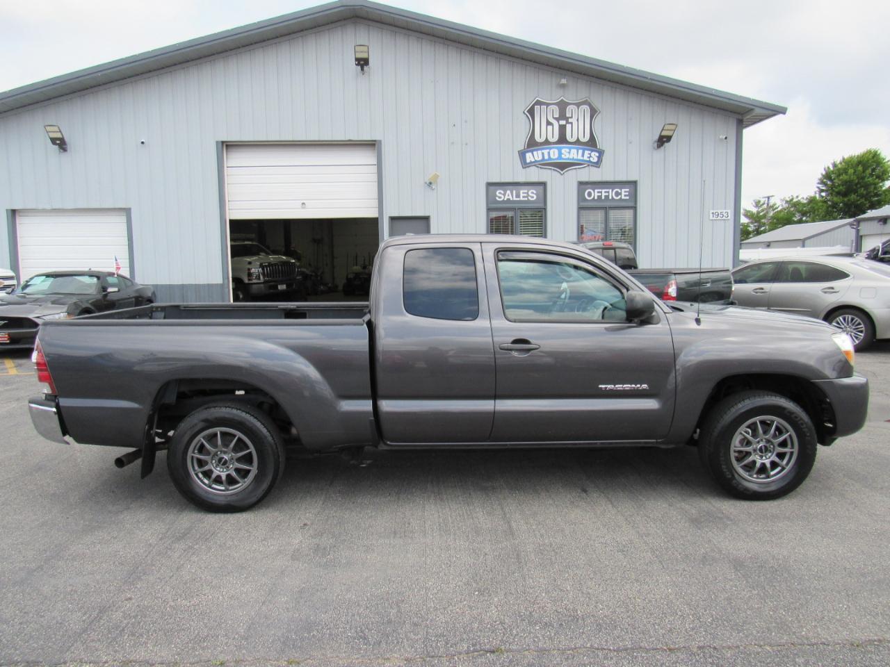 Toyota Tacoma 4WD Access Cab I4 AT SR (Natl) 2010