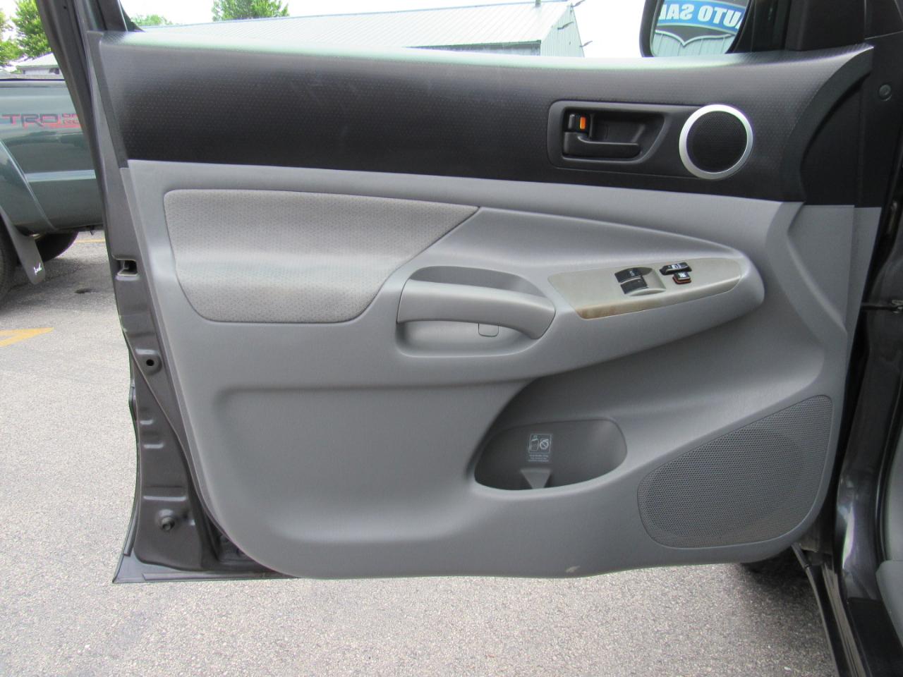 Toyota Tacoma 4WD Access Cab I4 AT SR (Natl) 2010