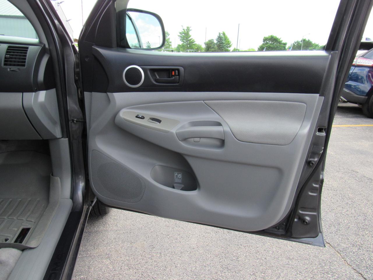Toyota Tacoma 4WD Access Cab I4 AT SR (Natl) 2010