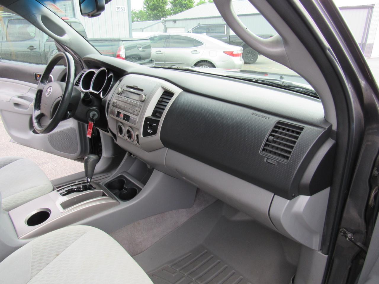 Toyota Tacoma 4WD Access Cab I4 AT SR (Natl) 2010