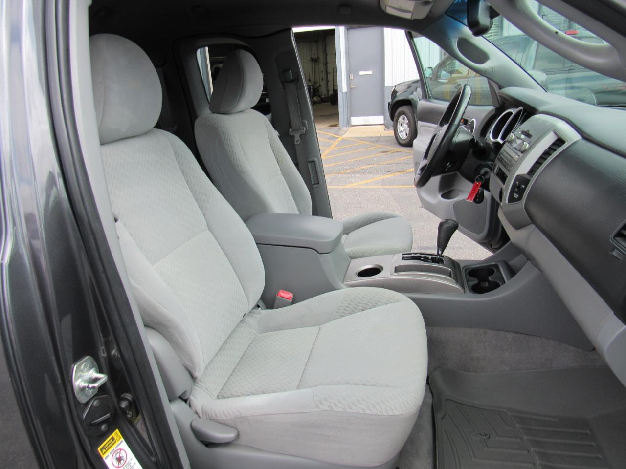 Toyota Tacoma 4WD Access Cab I4 AT SR (Natl) 2010