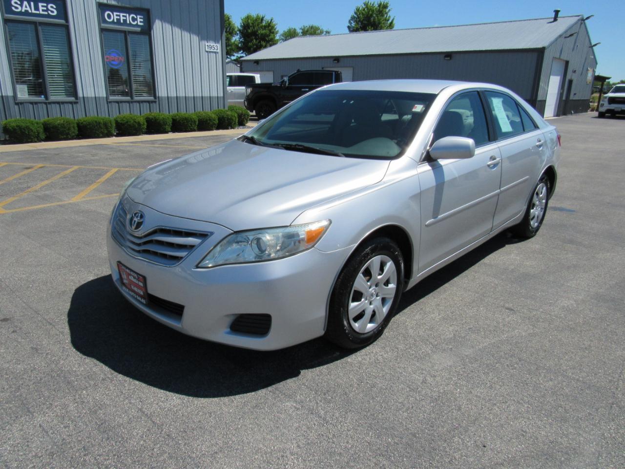 Toyota Camry 4dr Sdn I4 Auto LE (Natl) 2011