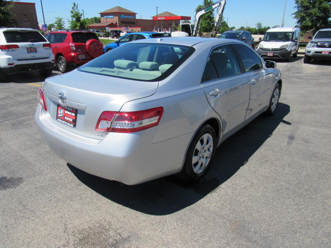 Toyota Camry 4dr Sdn I4 Auto LE (Natl) 2011