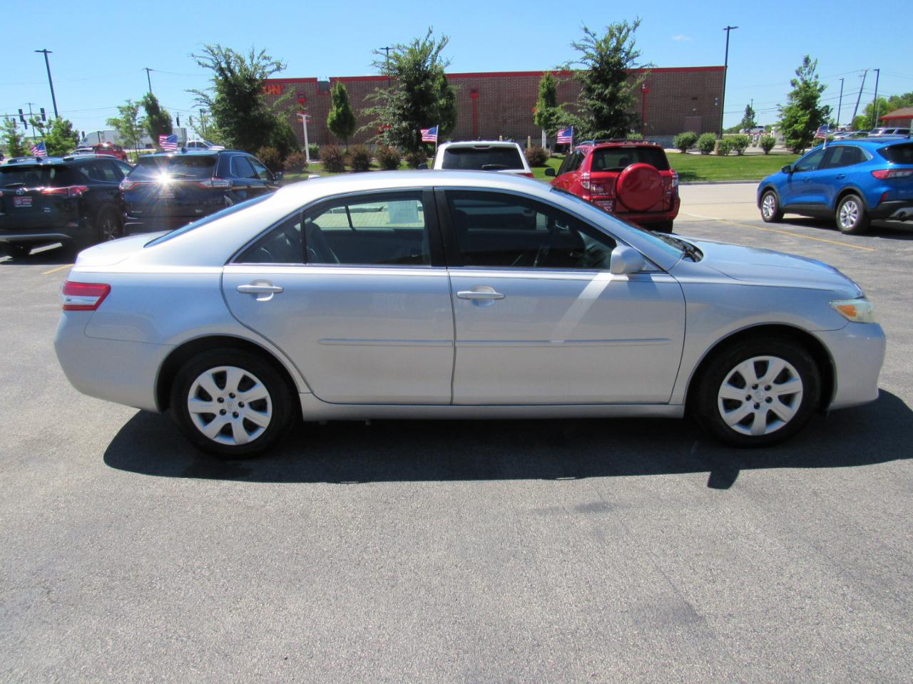 Toyota Camry 4dr Sdn I4 Auto LE (Natl) 2011