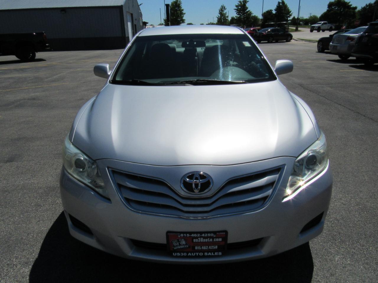 Toyota Camry 4dr Sdn I4 Auto LE (Natl) 2011