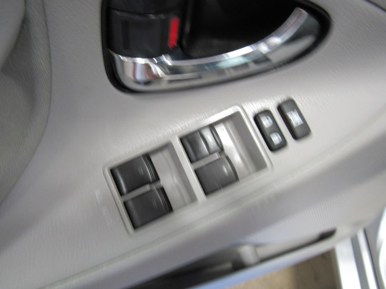 Toyota Camry 4dr Sdn I4 Auto LE (Natl) 2011