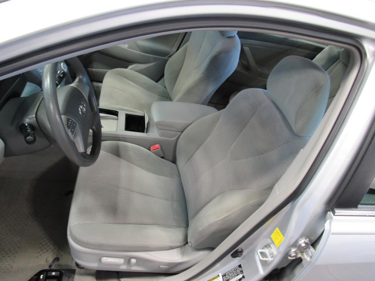 Toyota Camry 4dr Sdn I4 Auto LE (Natl) 2011
