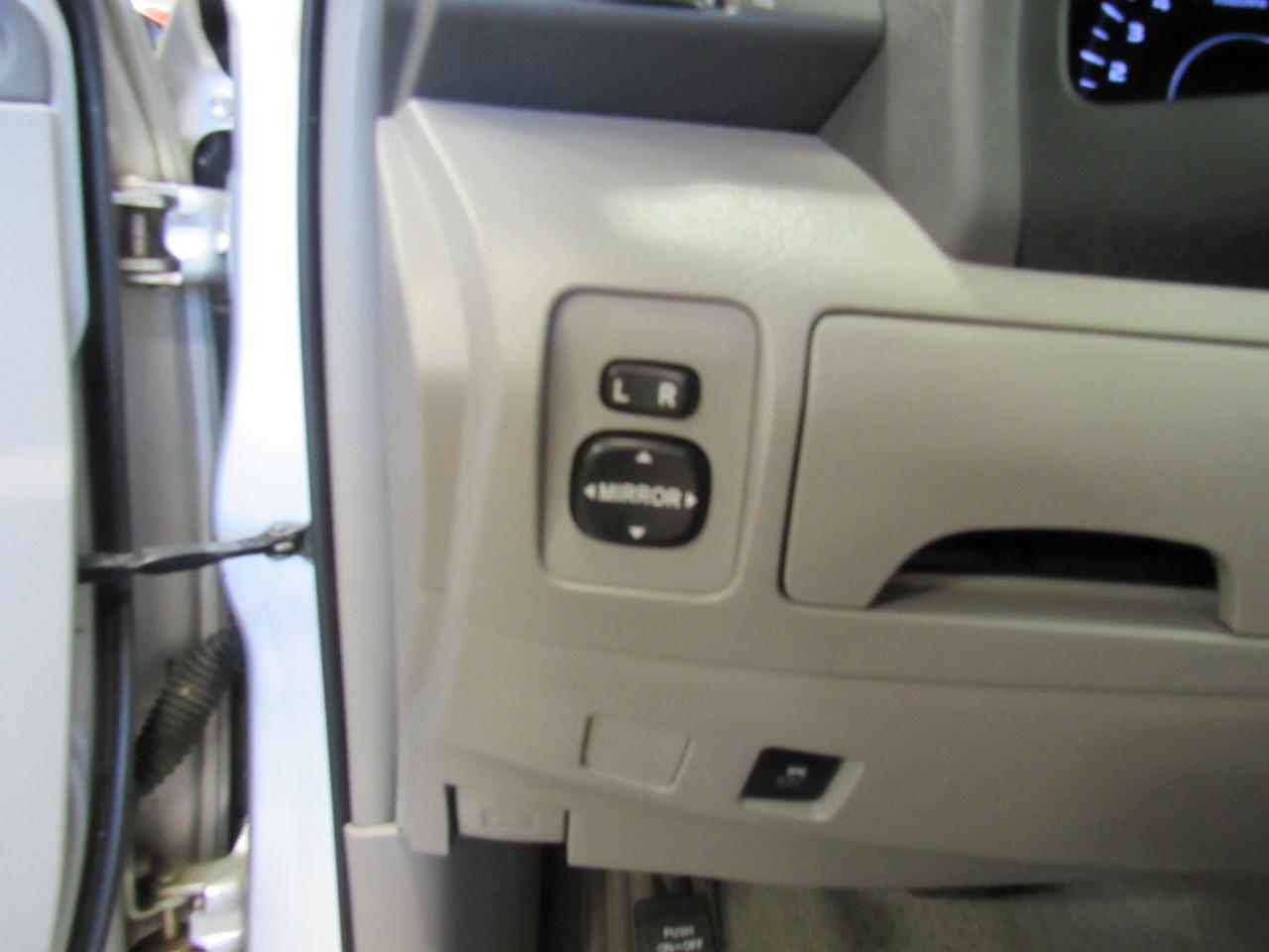 Toyota Camry 4dr Sdn I4 Auto LE (Natl) 2011
