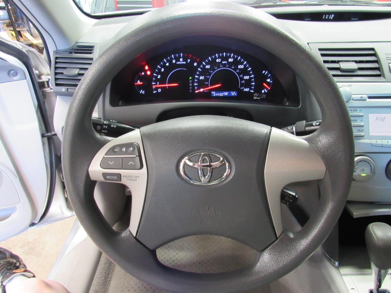 Toyota Camry 4dr Sdn I4 Auto LE (Natl) 2011