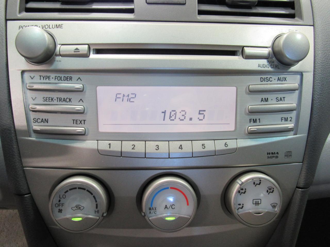 Toyota Camry 4dr Sdn I4 Auto LE (Natl) 2011