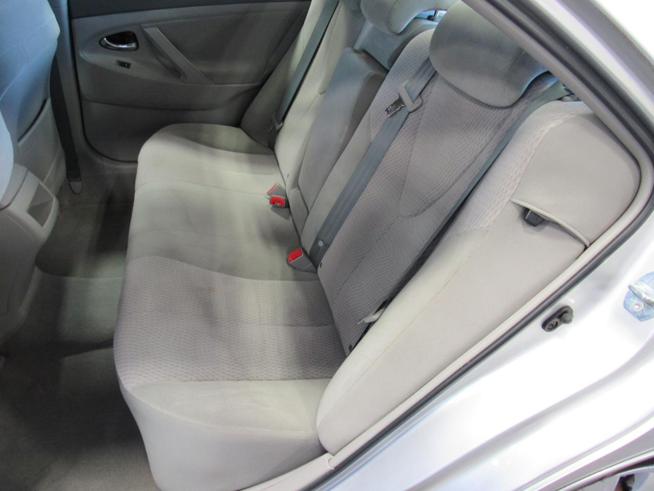 Toyota Camry 4dr Sdn I4 Auto LE (Natl) 2011