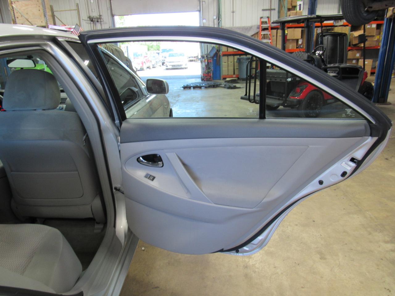 Toyota Camry 4dr Sdn I4 Auto LE (Natl) 2011