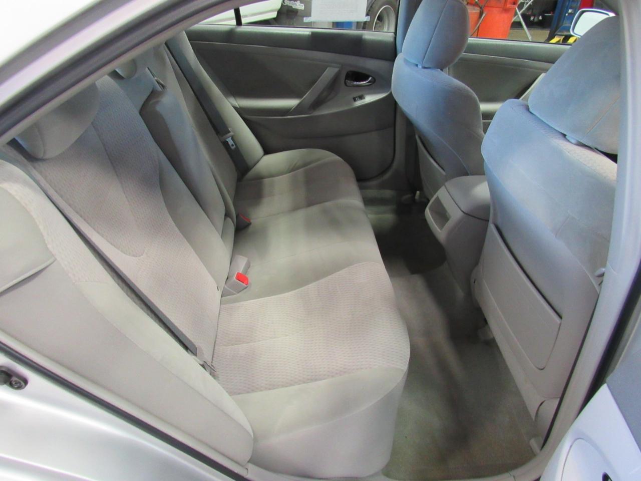 Toyota Camry 4dr Sdn I4 Auto LE (Natl) 2011