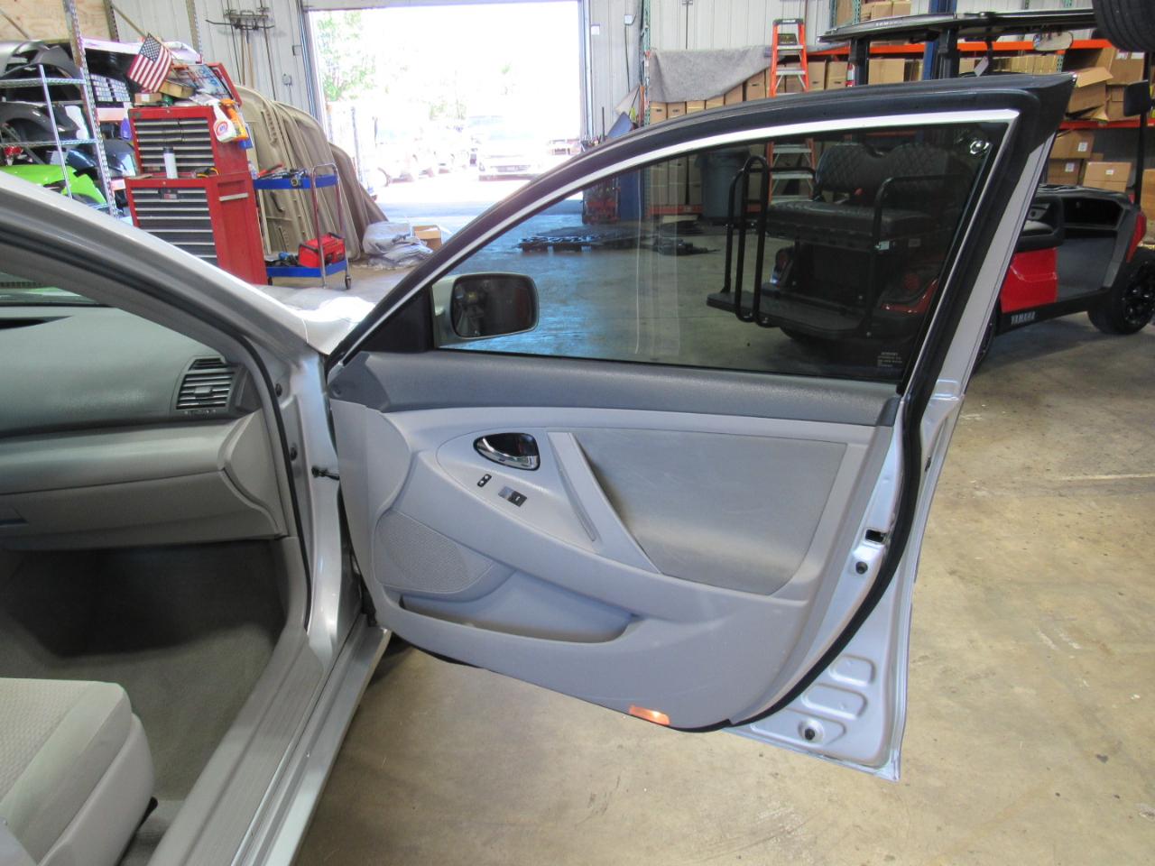 Toyota Camry 4dr Sdn I4 Auto LE (Natl) 2011
