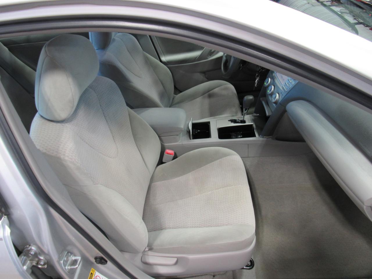 Toyota Camry 4dr Sdn I4 Auto LE (Natl) 2011