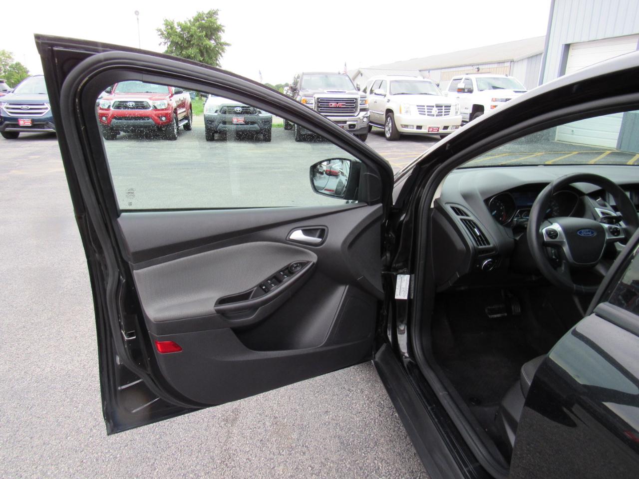 Ford Focus 4dr Sdn SE 2014