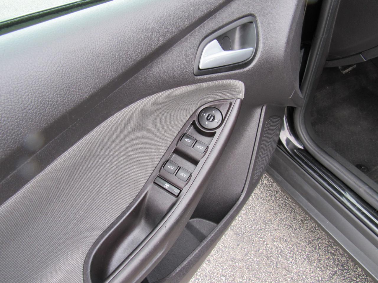 Ford Focus 4dr Sdn SE 2014
