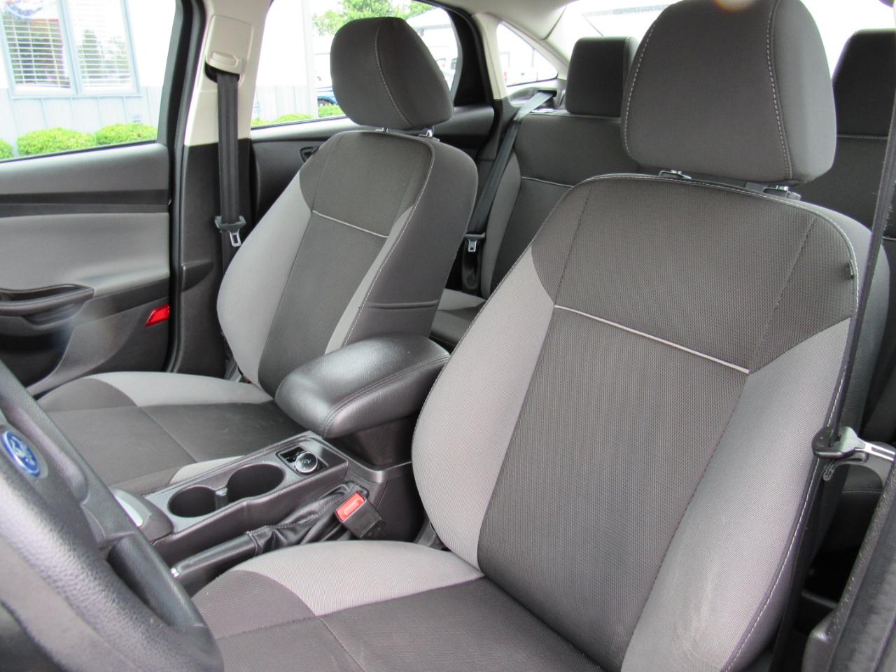 Ford Focus 4dr Sdn SE 2014