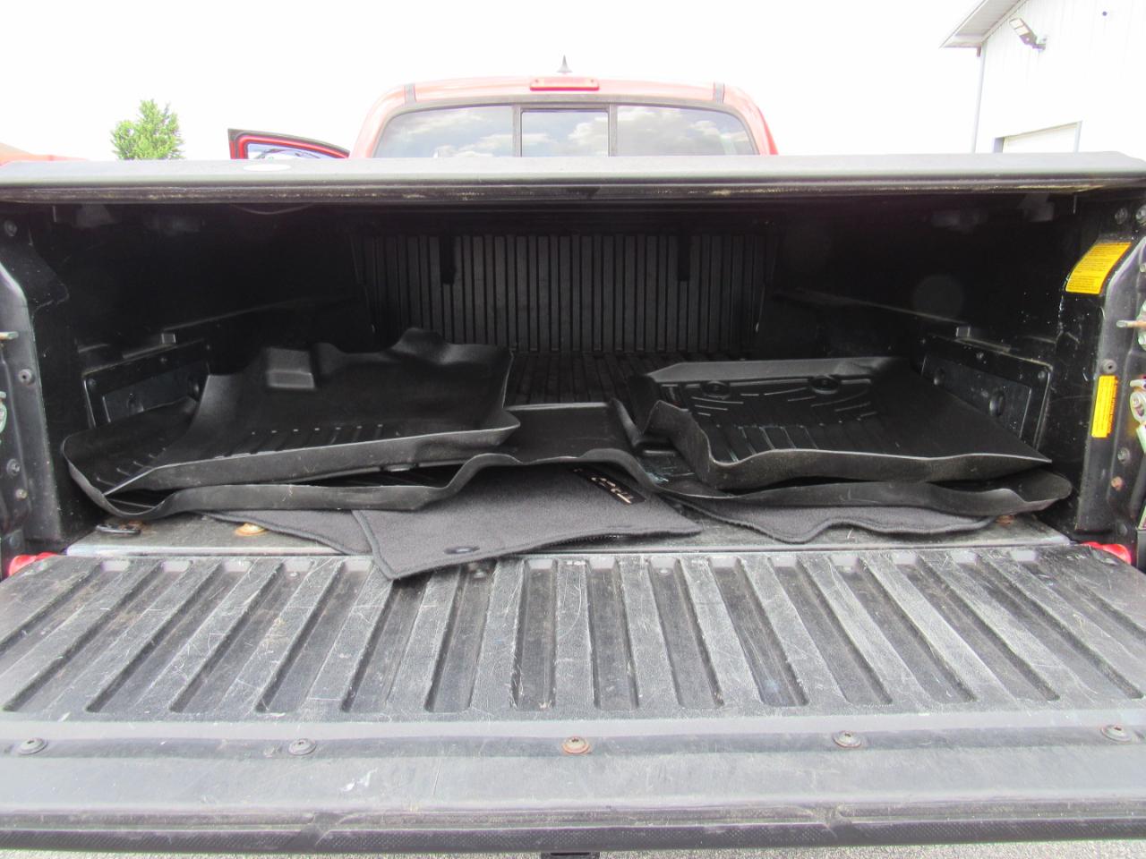 Toyota Tacoma 4WD Double Cab LB V6 AT (Natl) 2015