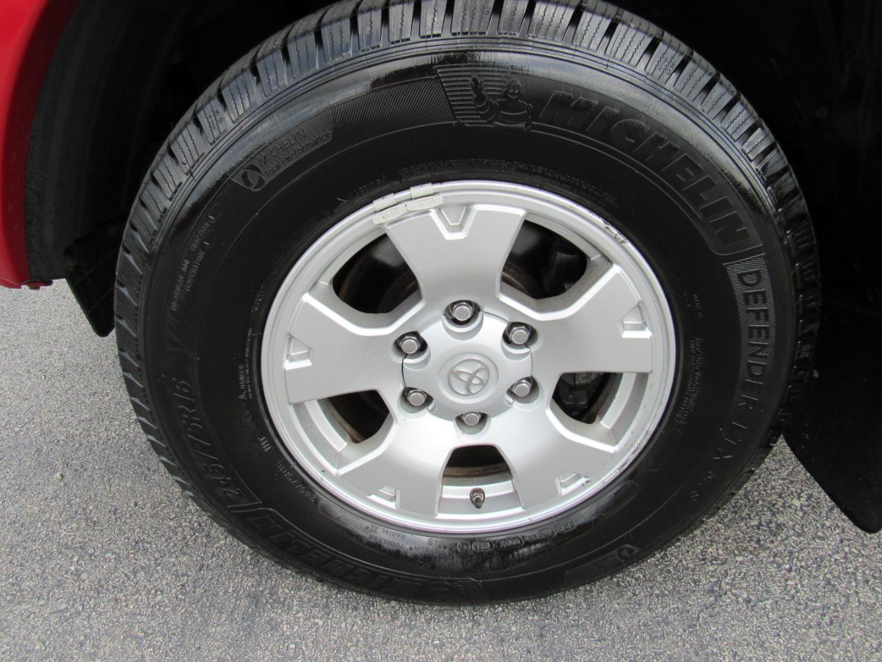 Toyota Tacoma 4WD Double Cab LB V6 AT (Natl) 2015