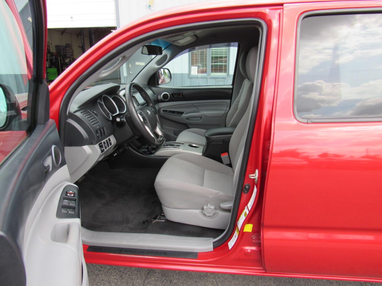 Toyota Tacoma 4WD Double Cab LB V6 AT (Natl) 2015