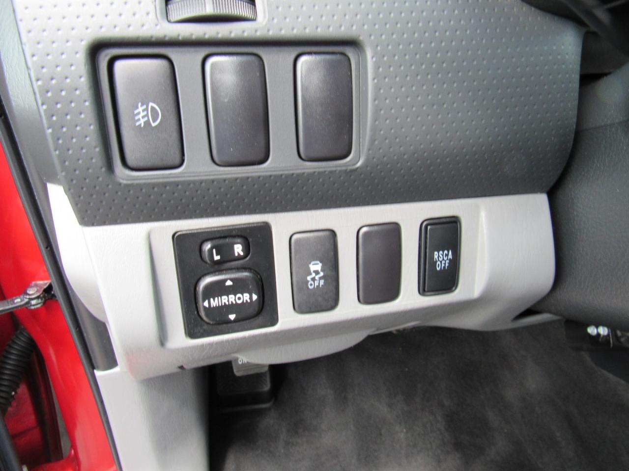 Toyota Tacoma 4WD Double Cab LB V6 AT (Natl) 2015