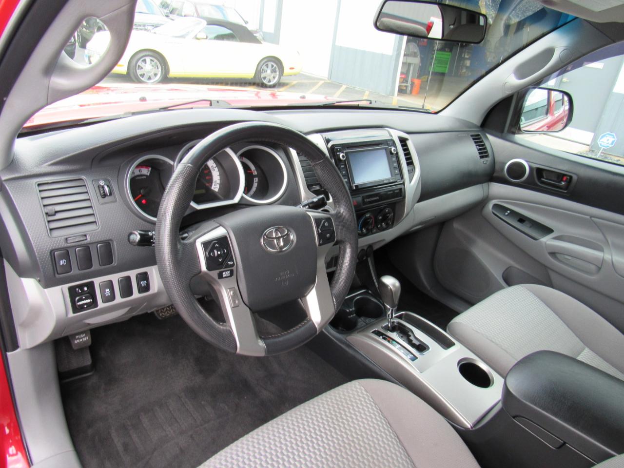 Toyota Tacoma 4WD Double Cab LB V6 AT (Natl) 2015
