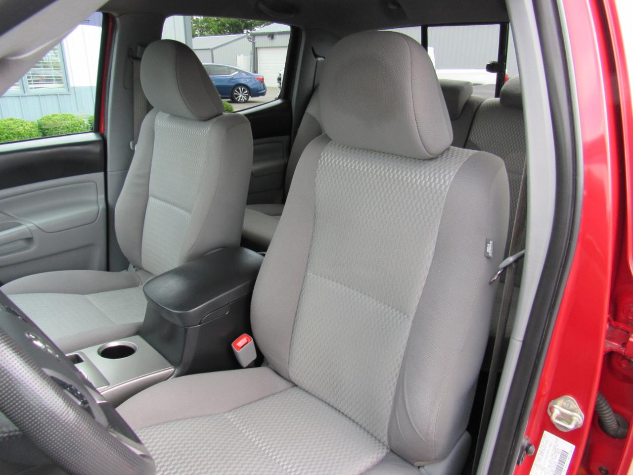 Toyota Tacoma 4WD Double Cab LB V6 AT (Natl) 2015
