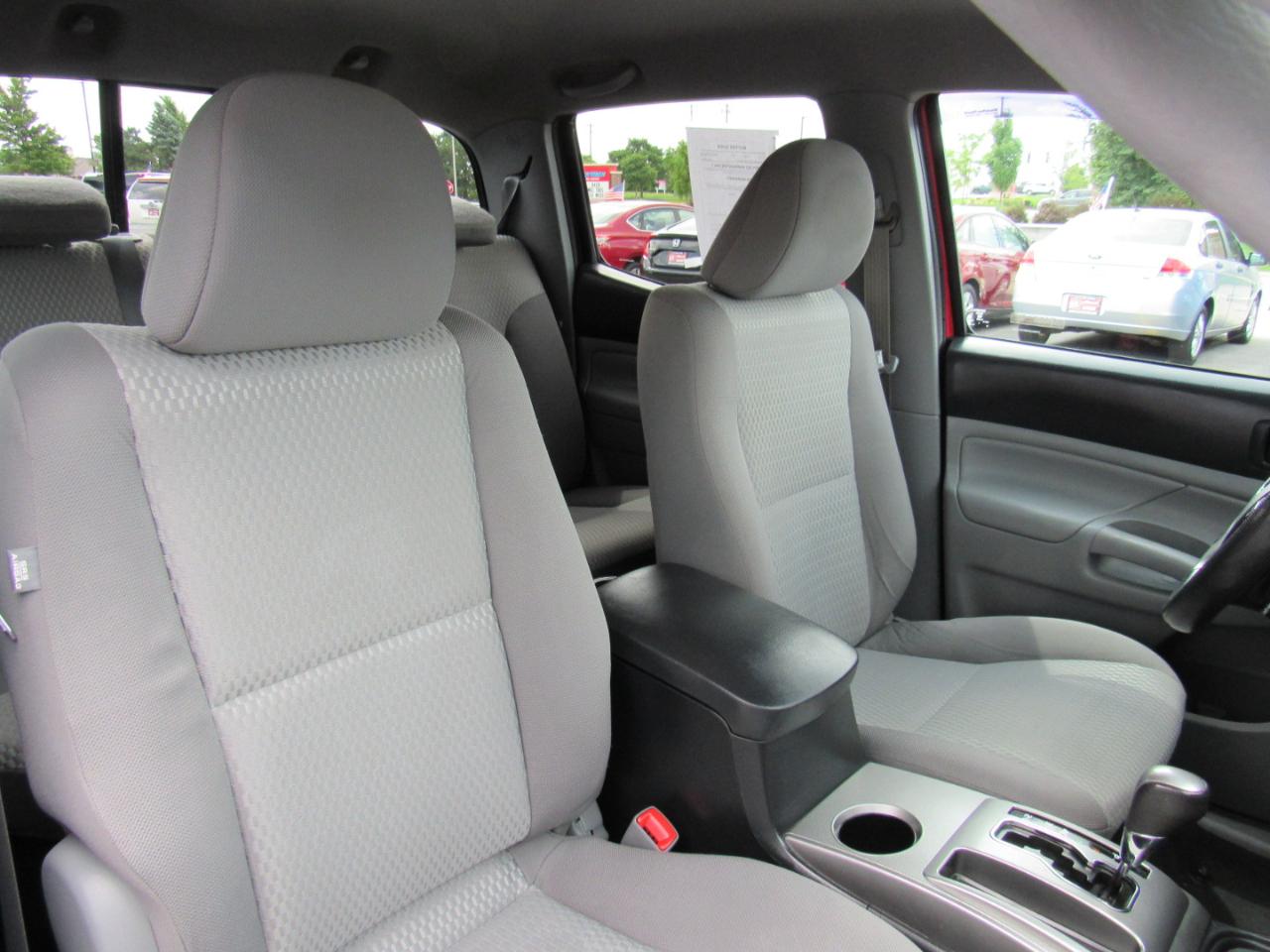 Toyota Tacoma 4WD Double Cab LB V6 AT (Natl) 2015
