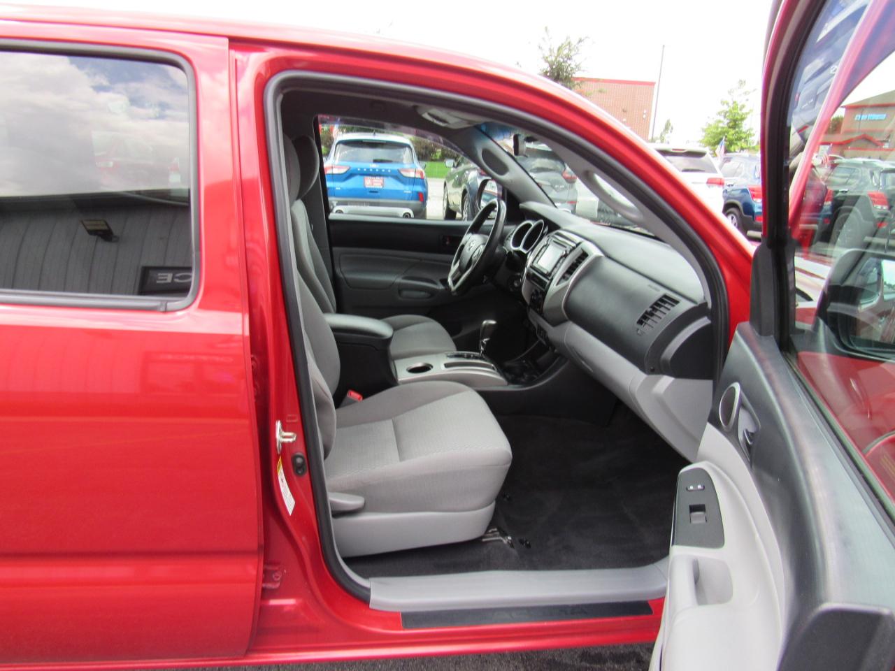 Toyota Tacoma 4WD Double Cab LB V6 AT (Natl) 2015