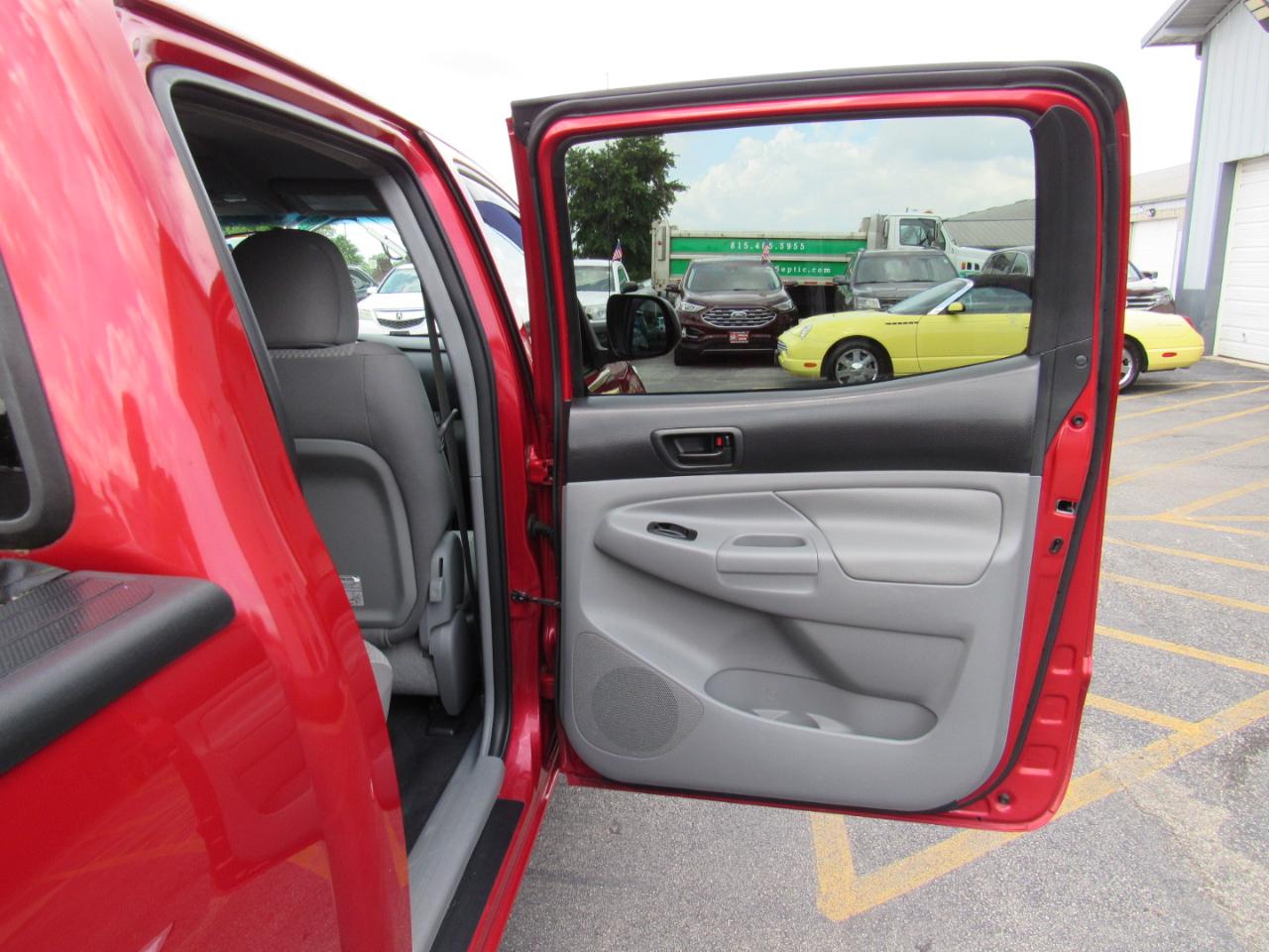 Toyota Tacoma 4WD Double Cab LB V6 AT (Natl) 2015
