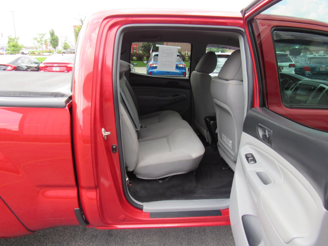 Toyota Tacoma 4WD Double Cab LB V6 AT (Natl) 2015