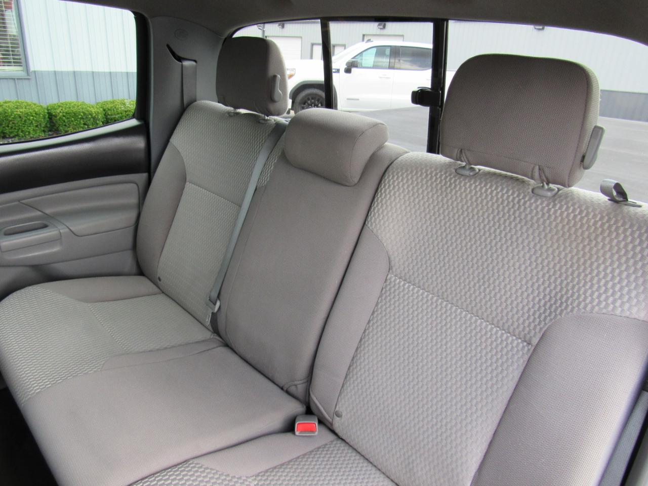 Toyota Tacoma 4WD Double Cab LB V6 AT (Natl) 2015