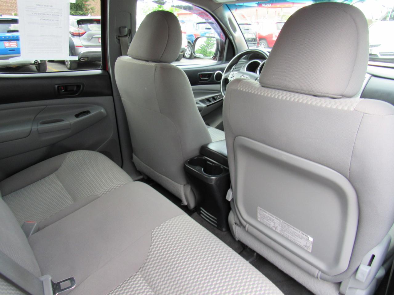 Toyota Tacoma 4WD Double Cab LB V6 AT (Natl) 2015