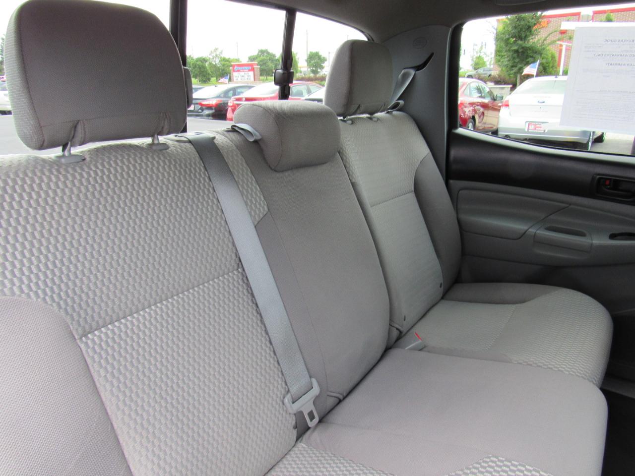 Toyota Tacoma 4WD Double Cab LB V6 AT (Natl) 2015