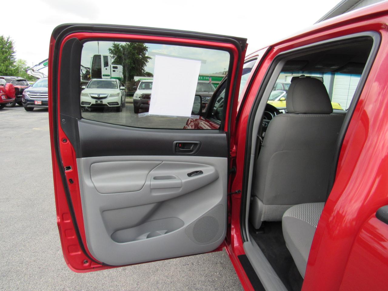 Toyota Tacoma 4WD Double Cab LB V6 AT (Natl) 2015