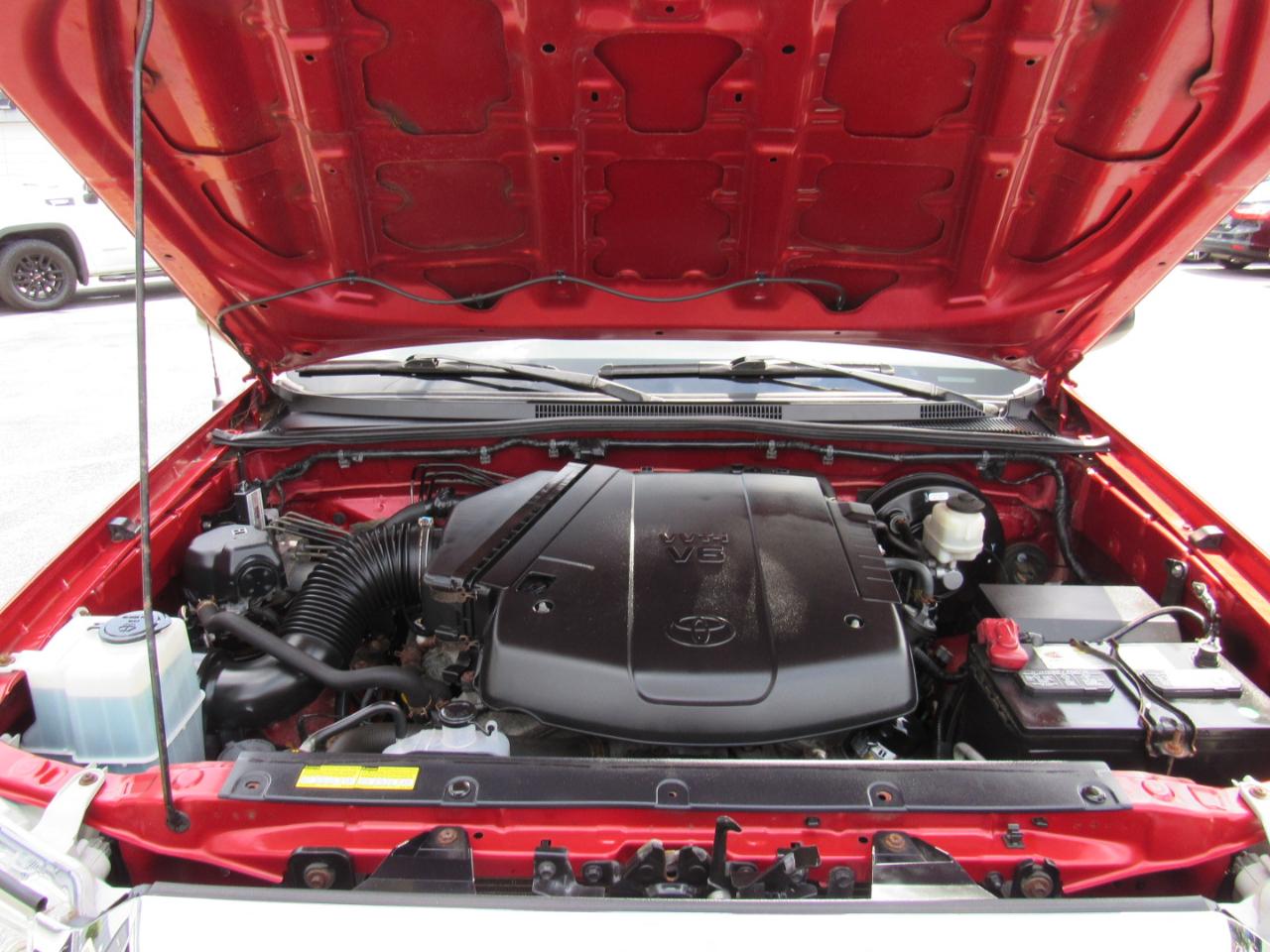 Toyota Tacoma 4WD Double Cab LB V6 AT (Natl) 2015
