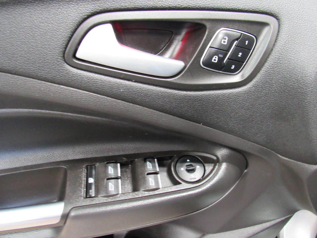 Ford Escape Titanium 4WD 2017