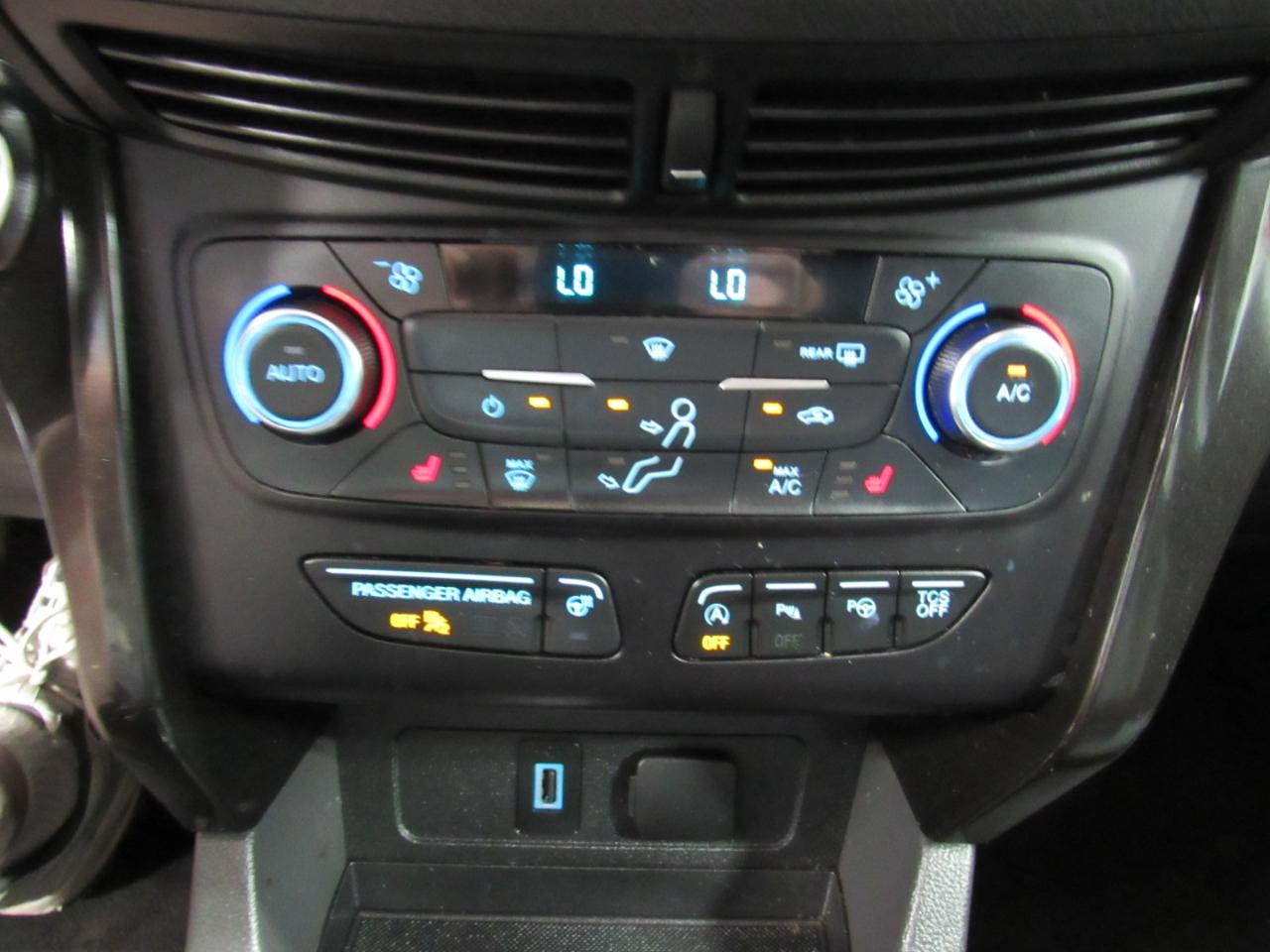 Ford Escape Titanium 4WD 2017