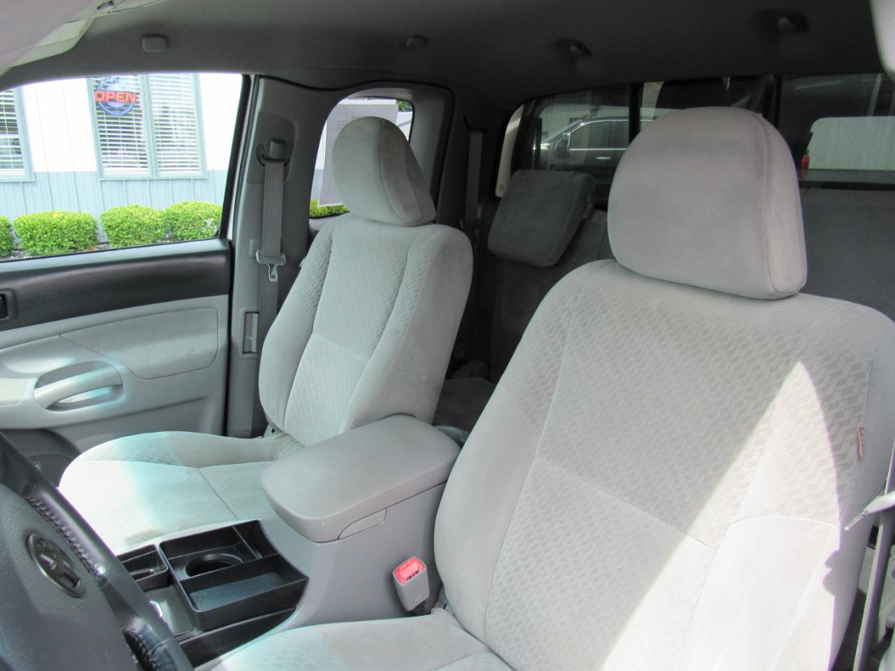 Toyota Tacoma 2WD Access I4 MT (Natl) 2009