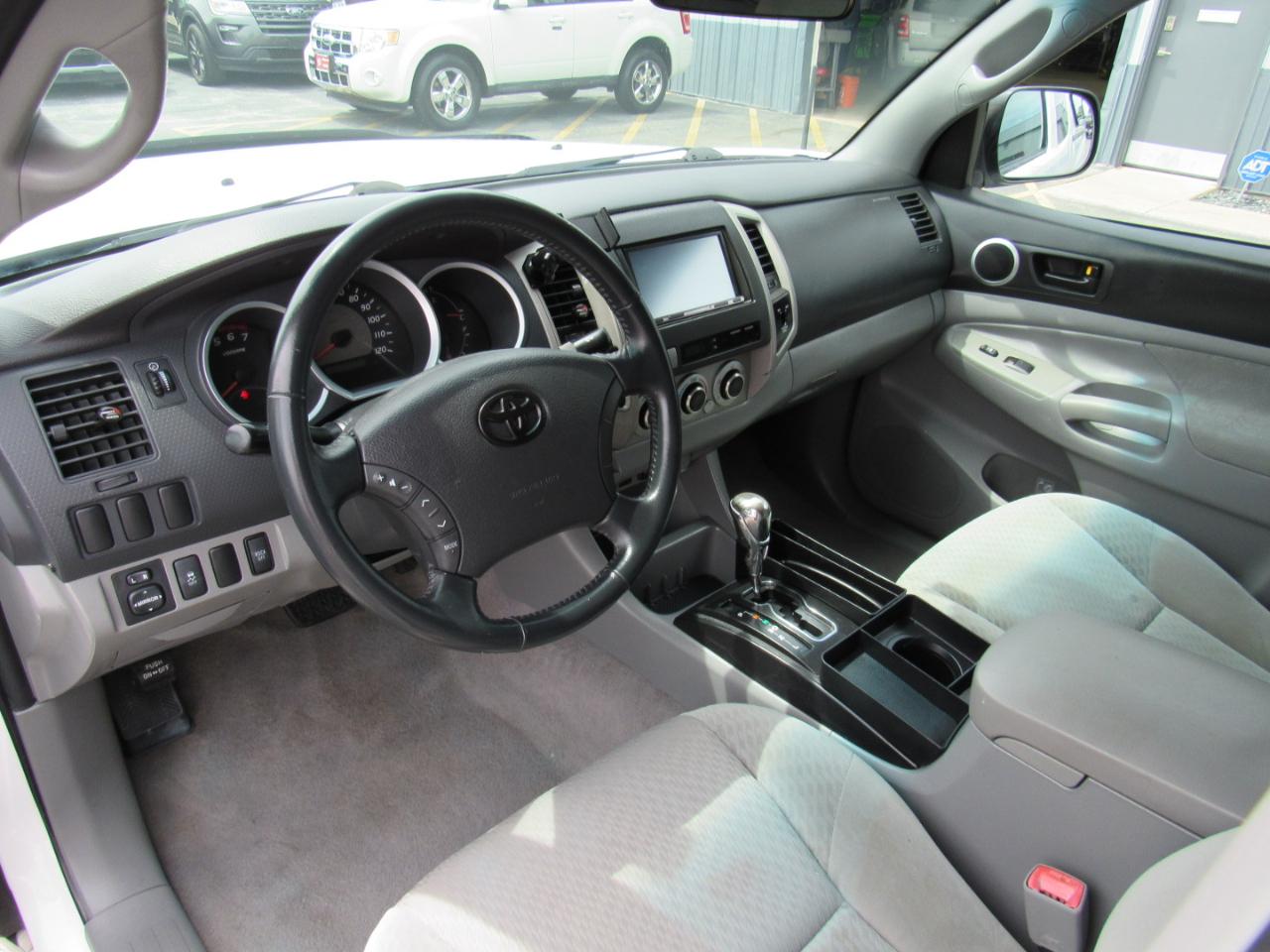 Toyota Tacoma 2WD Access I4 MT (Natl) 2009