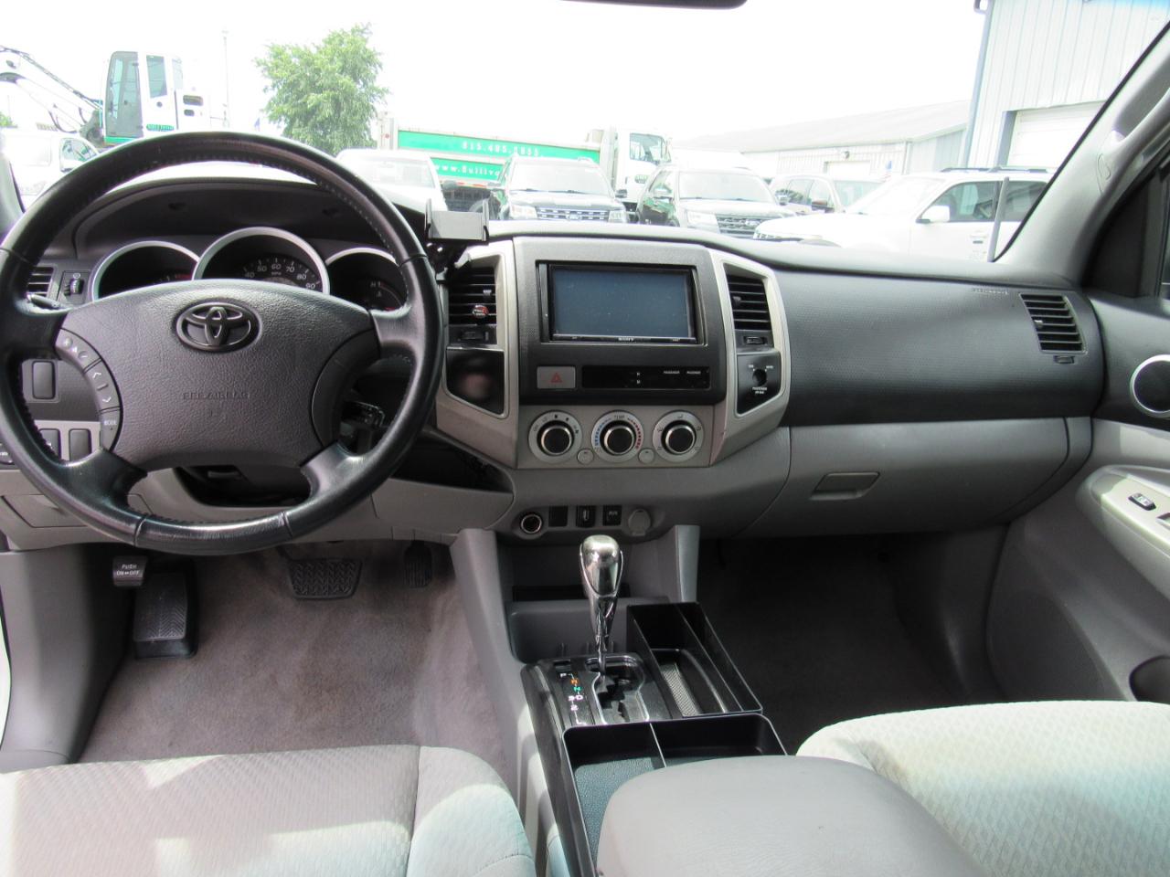 Toyota Tacoma 2WD Access I4 MT (Natl) 2009