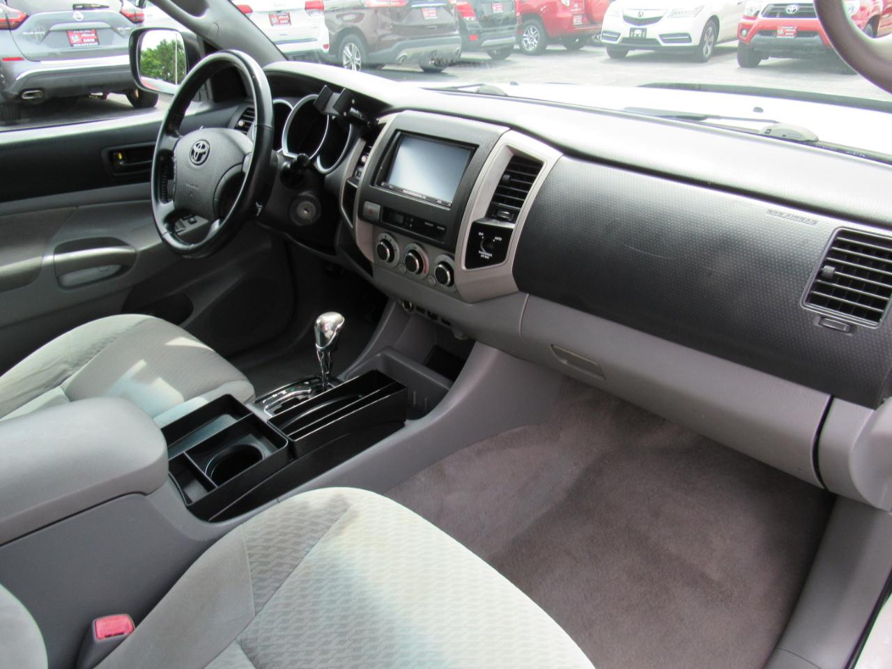 Toyota Tacoma 2WD Access I4 MT (Natl) 2009