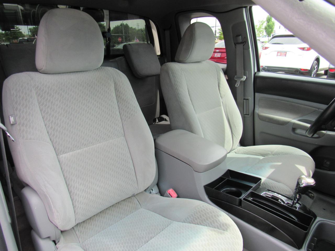 Toyota Tacoma 2WD Access I4 MT (Natl) 2009