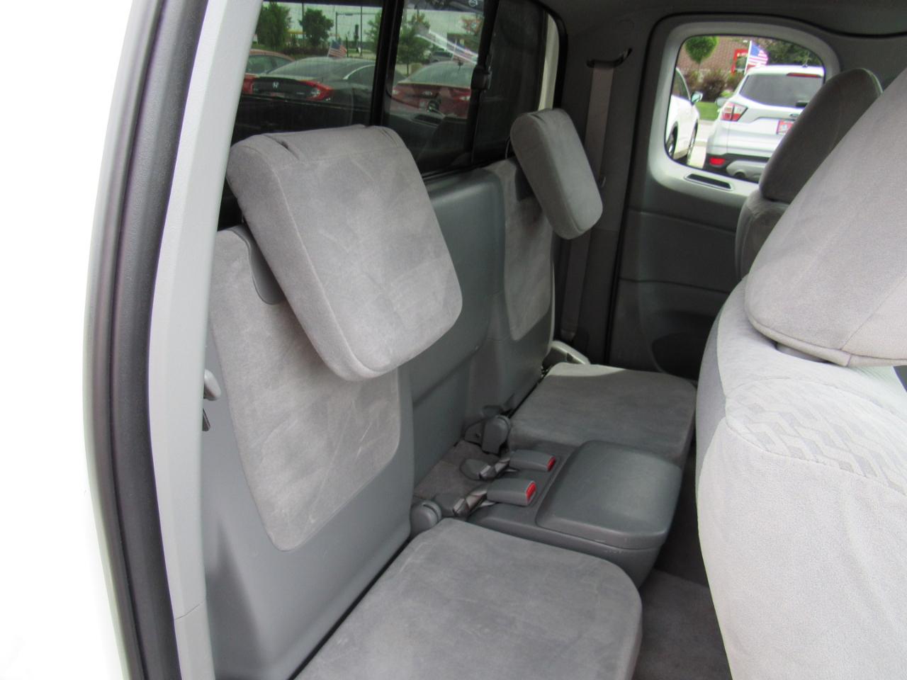 Toyota Tacoma 2WD Access I4 MT (Natl) 2009