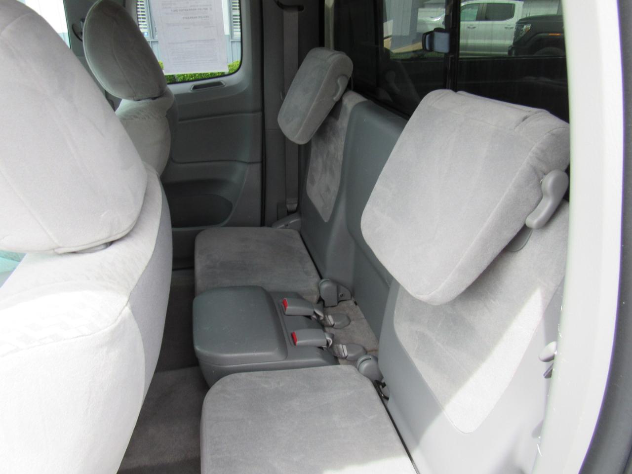 Toyota Tacoma 2WD Access I4 MT (Natl) 2009