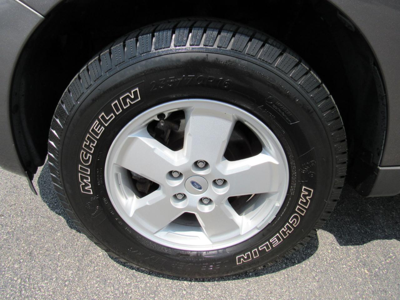 Ford Escape 4WD 4dr XLT 2012