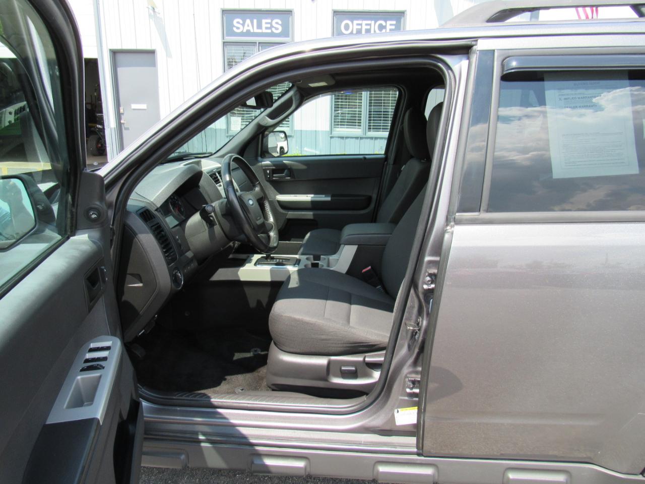 Ford Escape 4WD 4dr XLT 2012